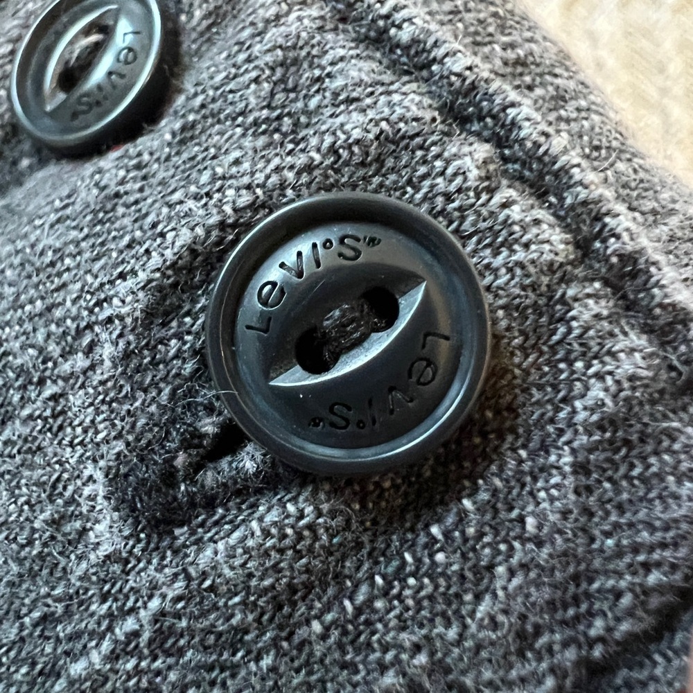 Levi’s Men’s black/gray denim button down shirt with branded buttons - Large - Picture 14 of 14